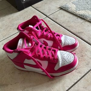 COPY - Girls 6.5 hot pink nike dunks
